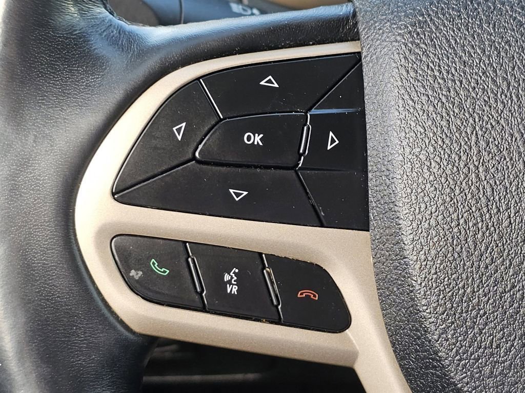Used 2017 Jeep Cherokee Latitude w/ Comfort/Convenience Group AWD/4WD image 14