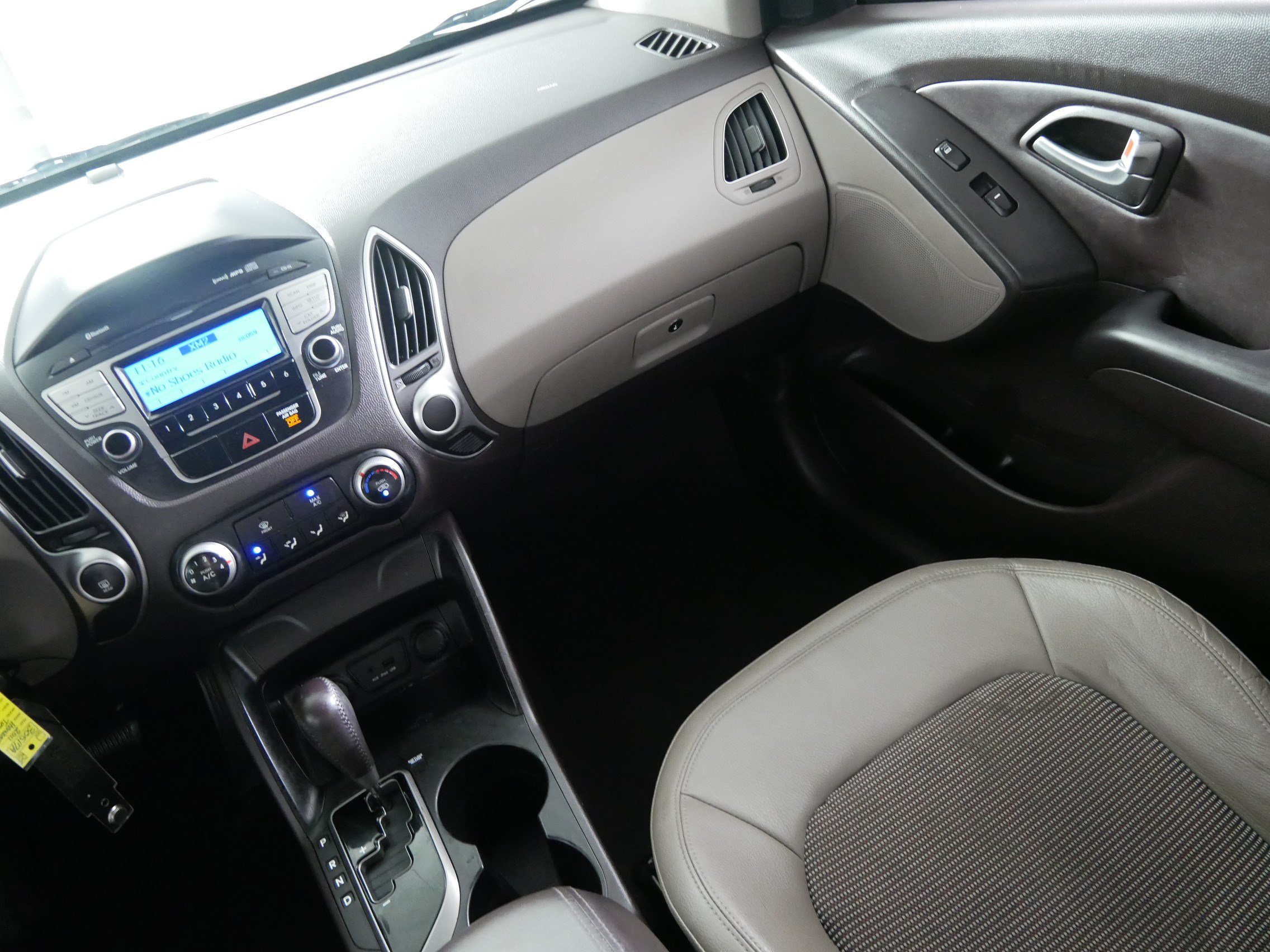 Used 2011 Hyundai Tucson GLS FWD image 11
