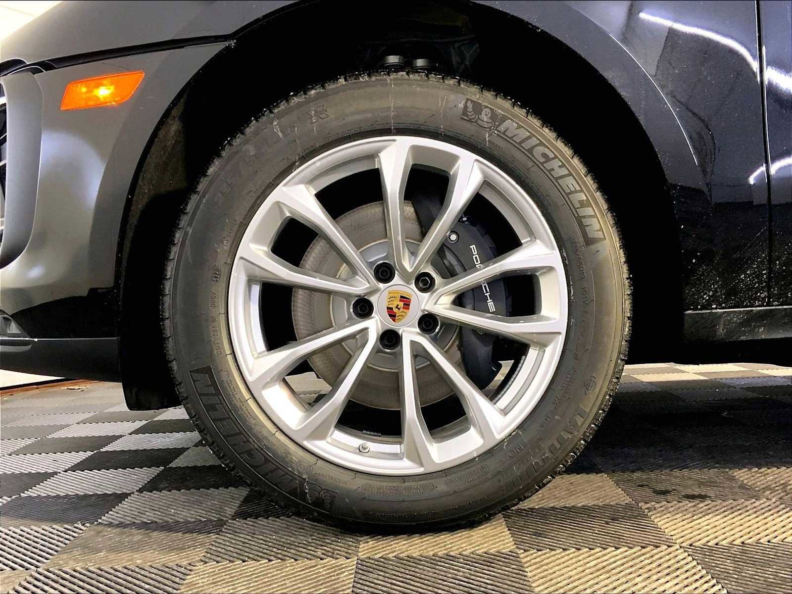 New 2026 Porsche Macan AWD/4WD image 11