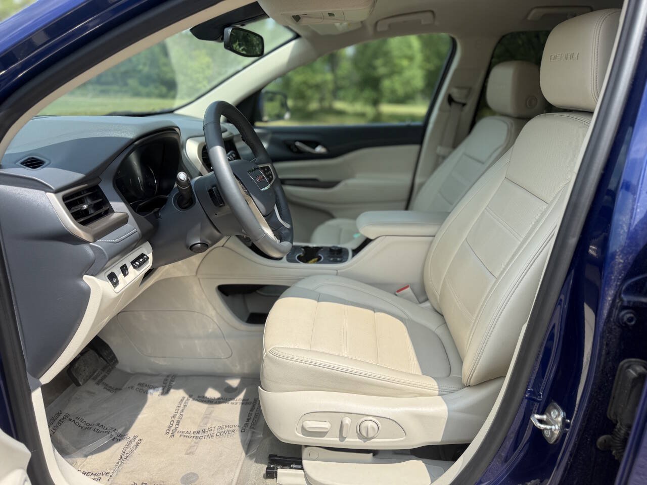 Used 2023 GMC Acadia Denali AWD/4WD image 9