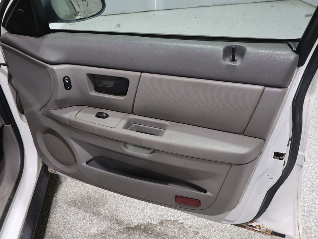 Used 2005 Ford Taurus SE image 24