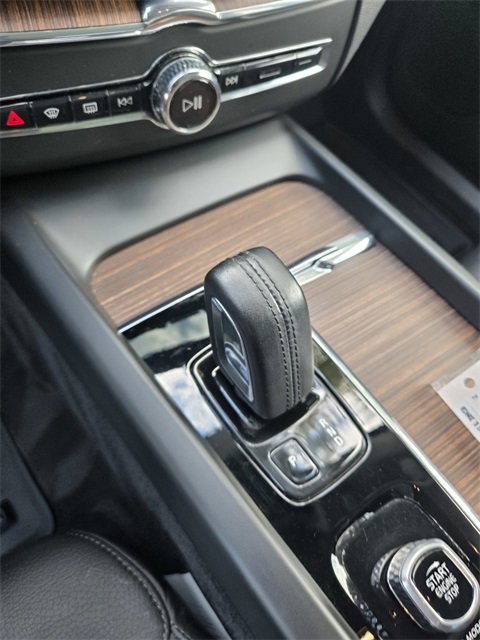 Used 2021 Volvo XC60 T8 Inscription Expression w/ Protection Package Premier image 17