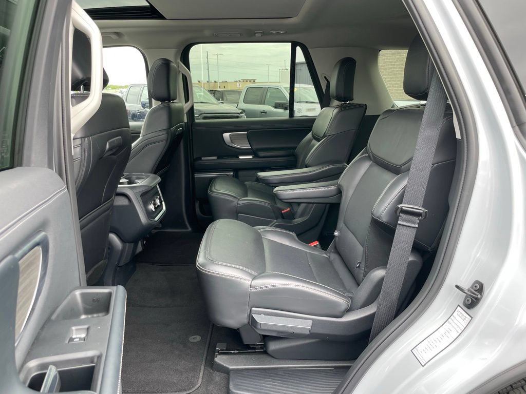 Used 2025 Ford Expedition Platinum AWD/4WD image 8