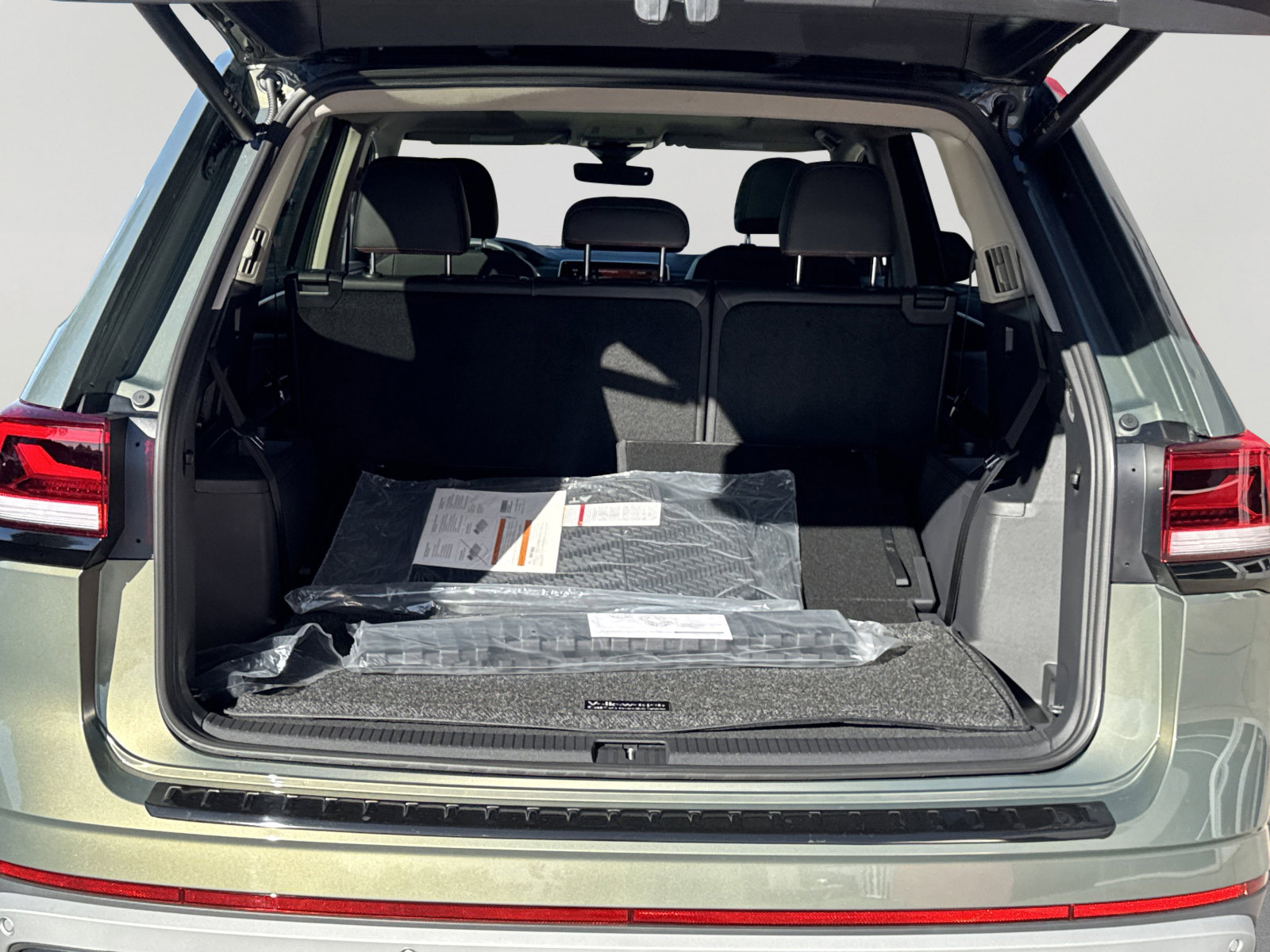 New 2026 Volkswagen Atlas Peak Edition image 7