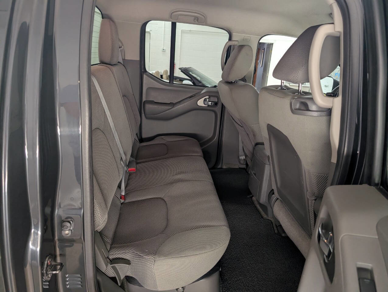 Used 2013 Nissan Frontier SV image 16