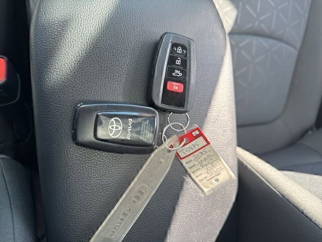 Certified 2025 Toyota RAV4 XLE w/ Convenience Package image 31