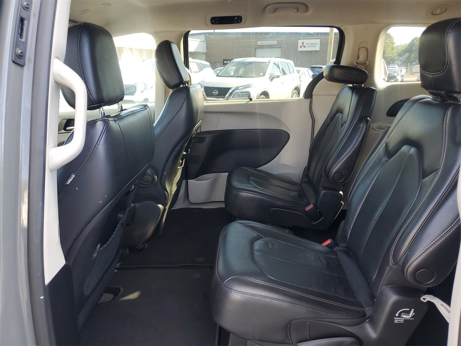 Used 2022 Chrysler Pacifica Touring-L image 28