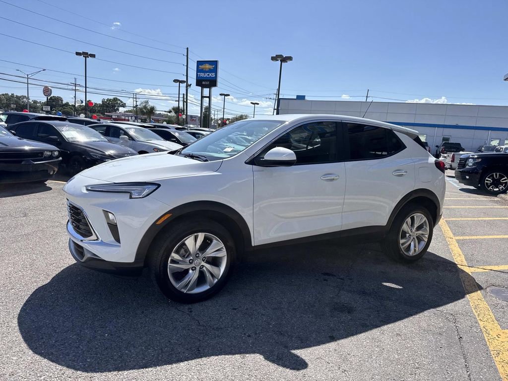 Used 2025 Buick Encore GX Preferred AWD/4WD image 4