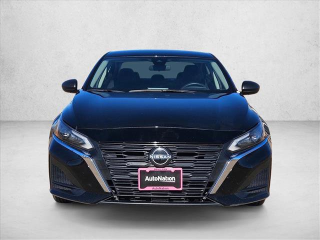 Used 2024 Nissan Altima 2.5 SV image 2