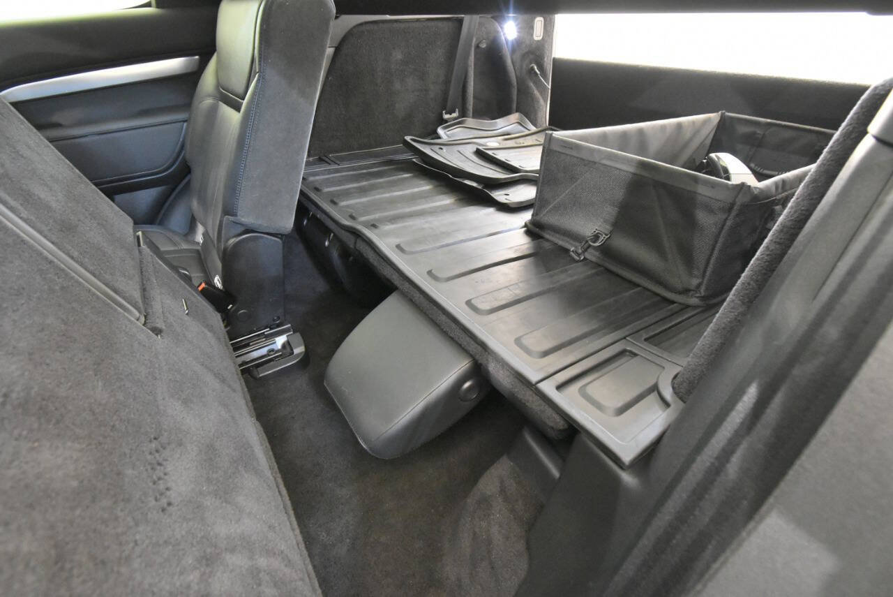 Used 2020 Land Rover Discovery Landmark AWD/4WD image 15