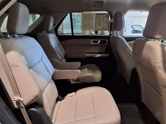 Used 2024 Ford Explorer XLT w/ Equipment Group 202A image 28