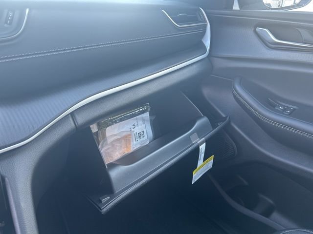 New 2025 Jeep Grand Cherokee L Altitude image 42