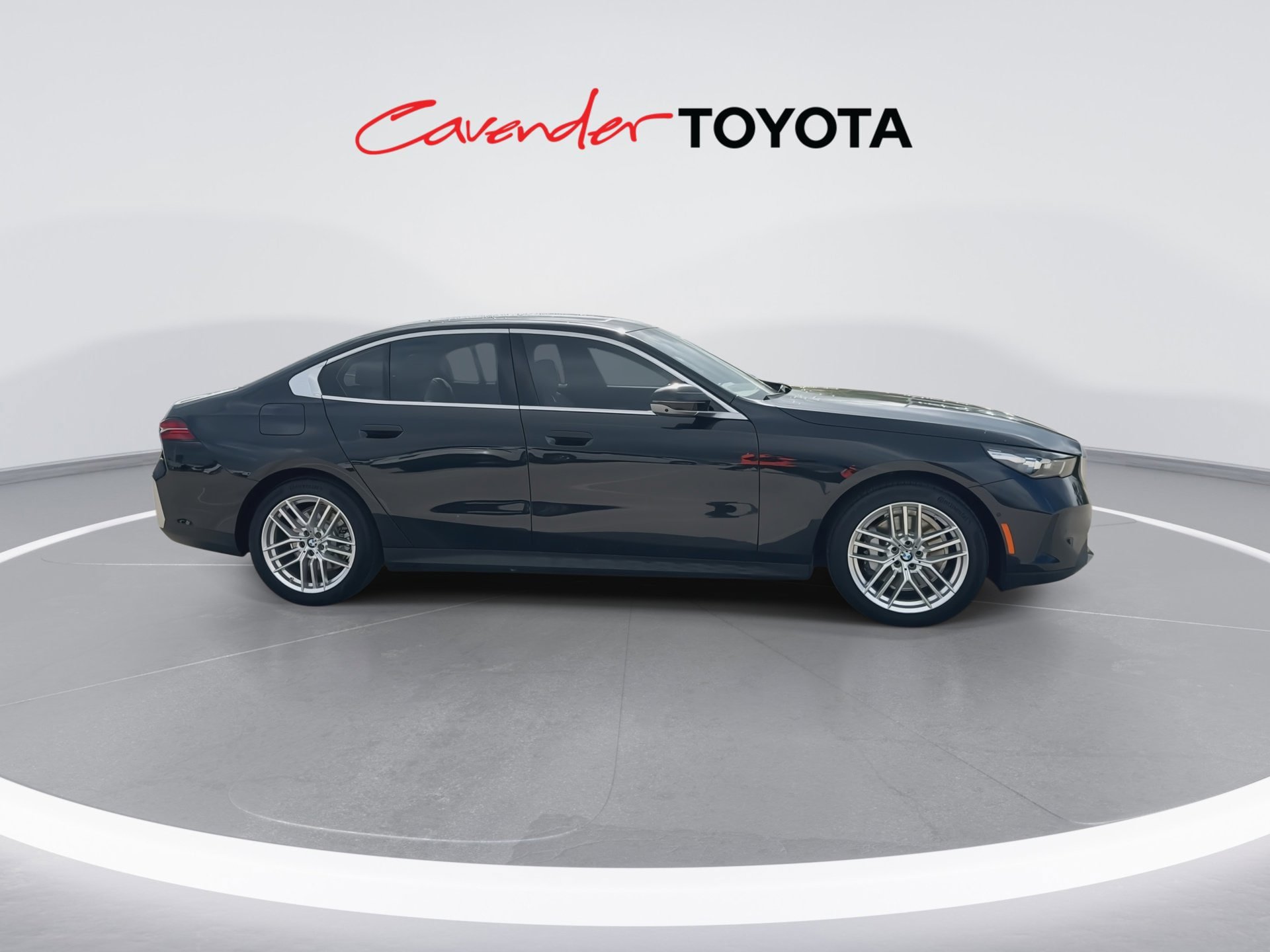 Used 2024 BMW 530i xDrive w/ Premium Package AWD/4WD image 9