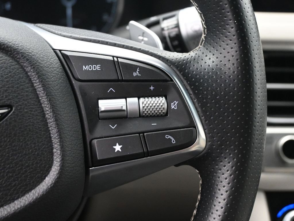 Used 2024 Genesis G70 2.5T image 13