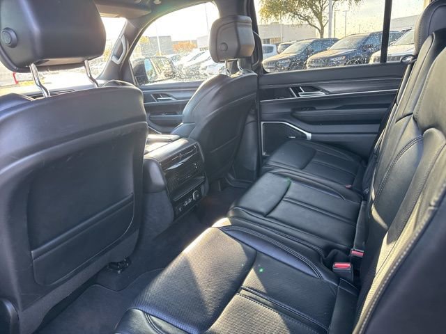 Certified 2024 Jeep Wagoneer Series II w/ Flexible Seating Group image 9