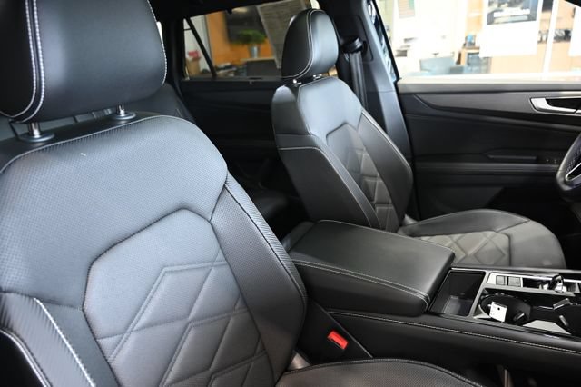 Used 2024 Volkswagen Atlas Cross Sport SE AWD/4WD image 8