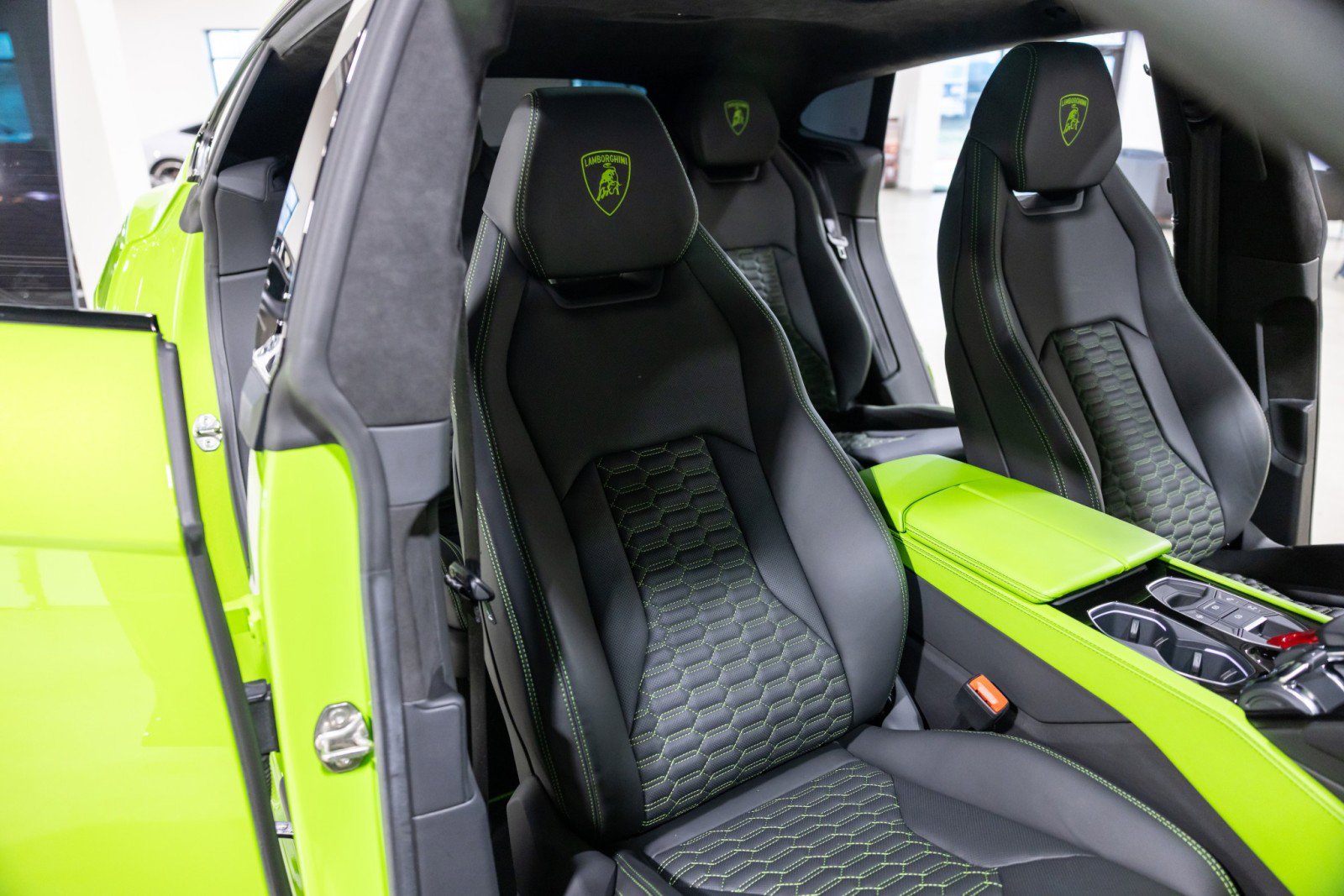 Used 2022 Lamborghini Urus image 30