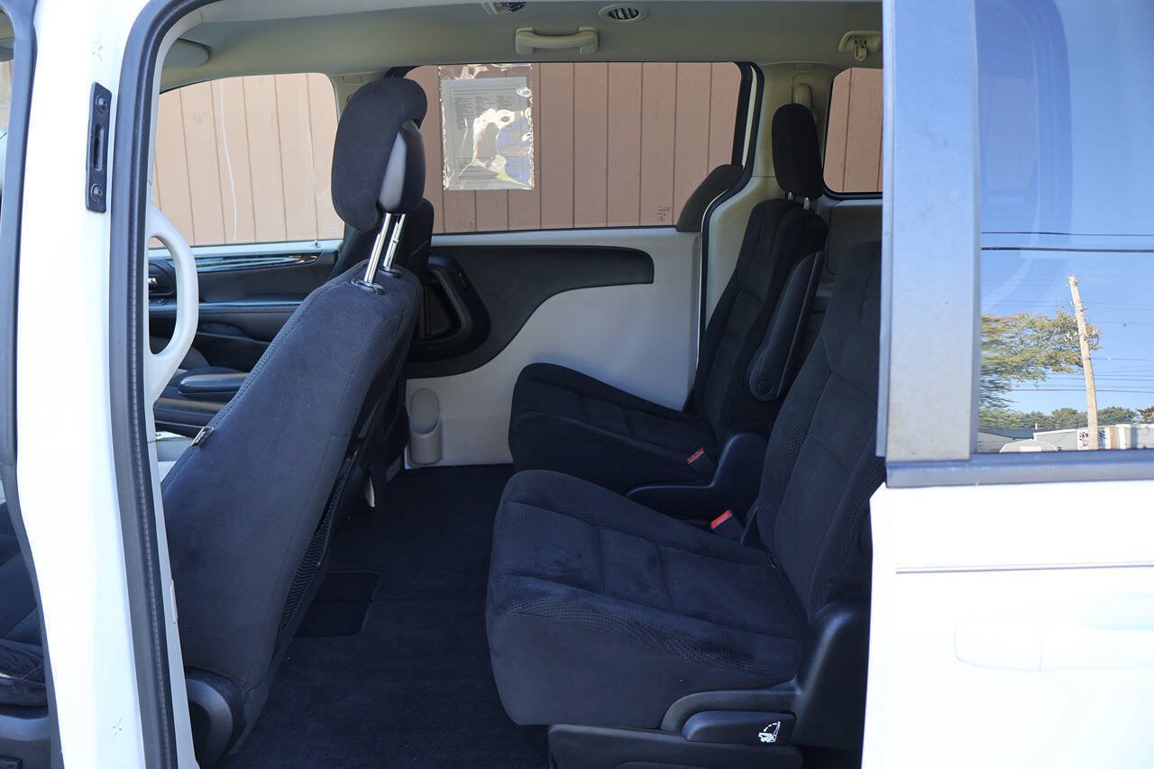 Used 2014 Dodge Grand Caravan SXT FWD image 13