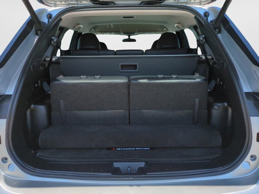 Used 2023 Mitsubishi Outlander SE image 19