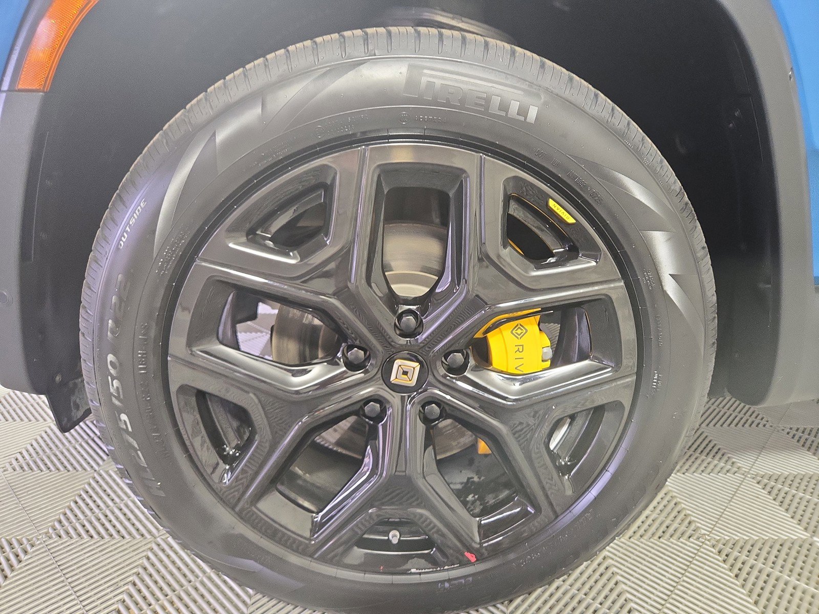 Used 2022 Rivian R1S Launch Edition image 9