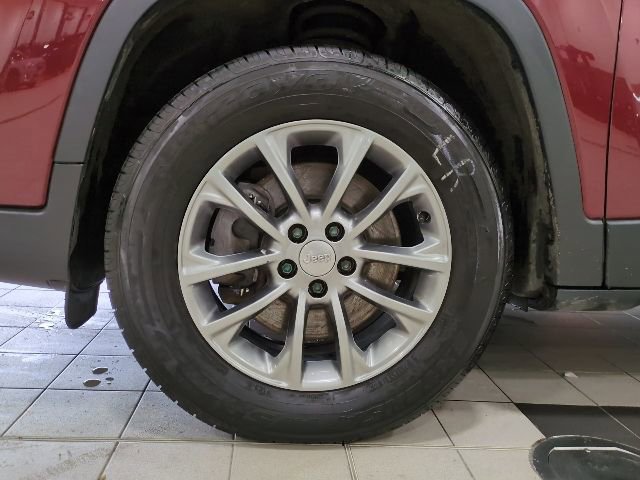 Used 2019 Jeep Cherokee Latitude Plus w/ Cold Weather Group image 17