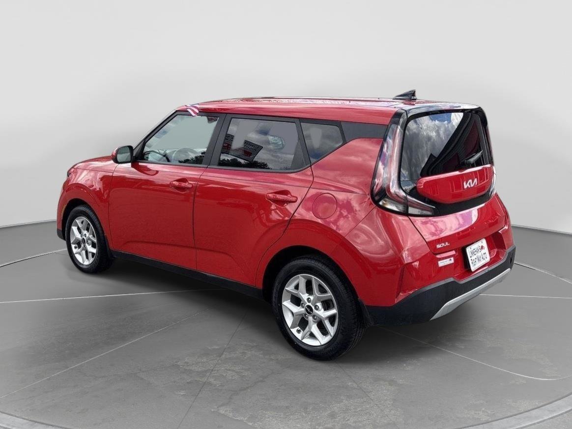Used 2023 Kia Soul LX w/ LX Technology Package FWD image 9