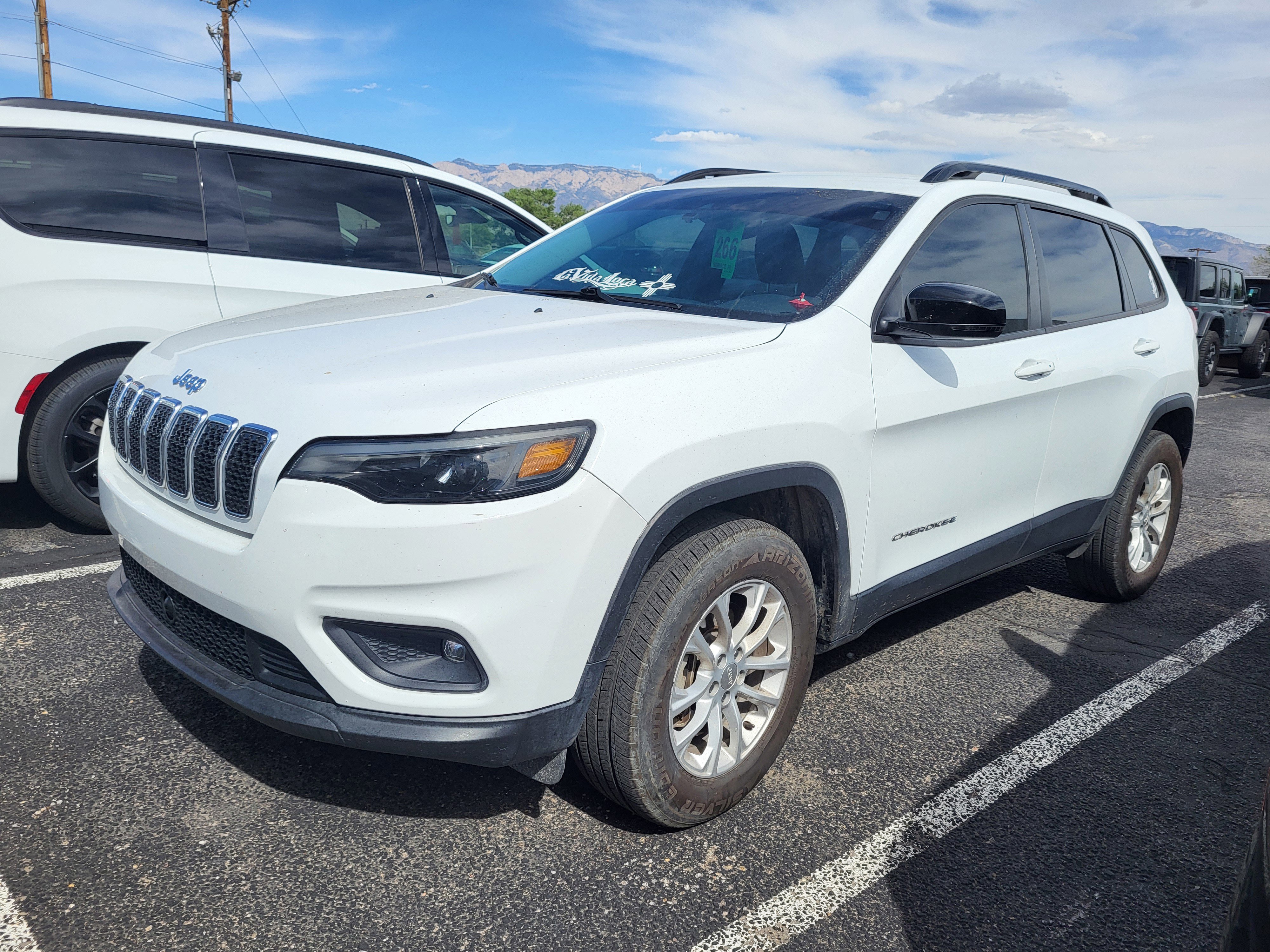Used 2022 Jeep Cherokee Latitude Lux w/ Mopar Interior Package AWD/4WD image 11