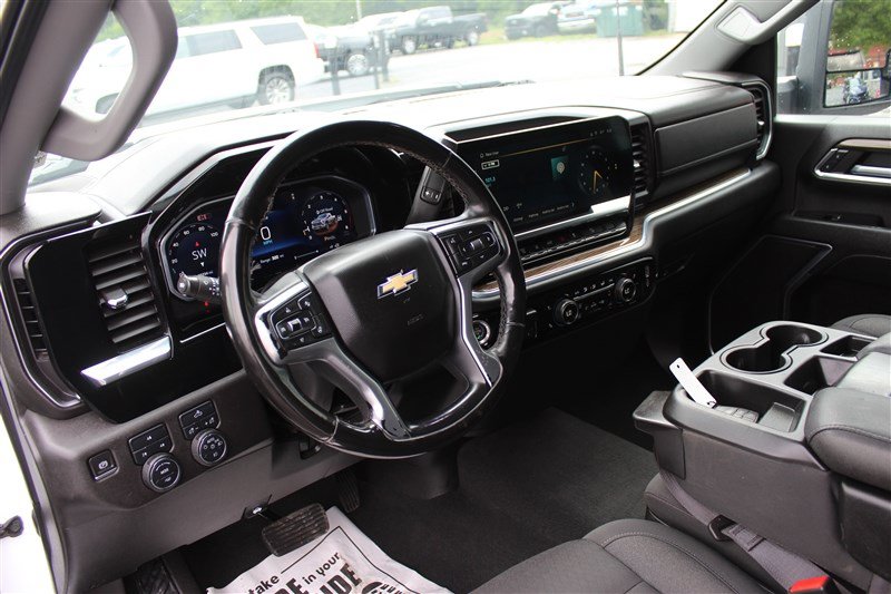 Used 2024 Chevrolet Silverado 2500 LT AWD/4WD image 15