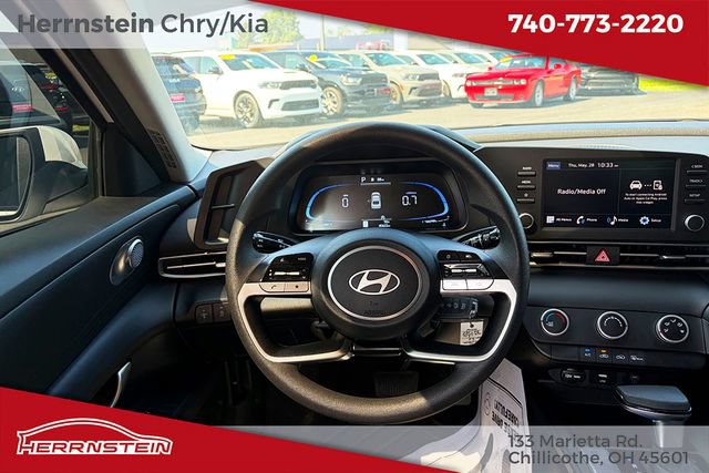 Used 2024 Hyundai Elantra SE FWD image 7
