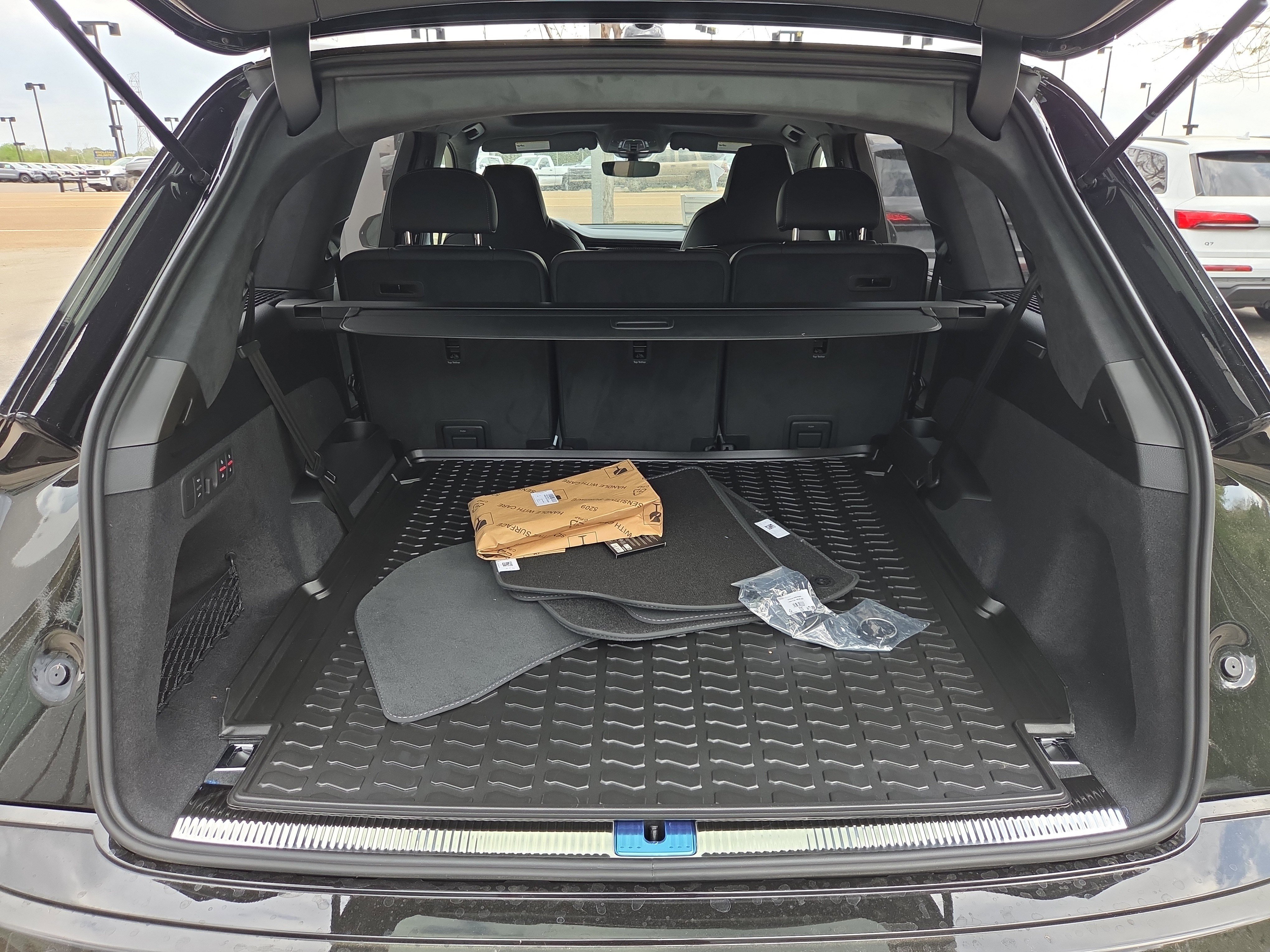 New 2026 Audi SQ7 Prestige image 8