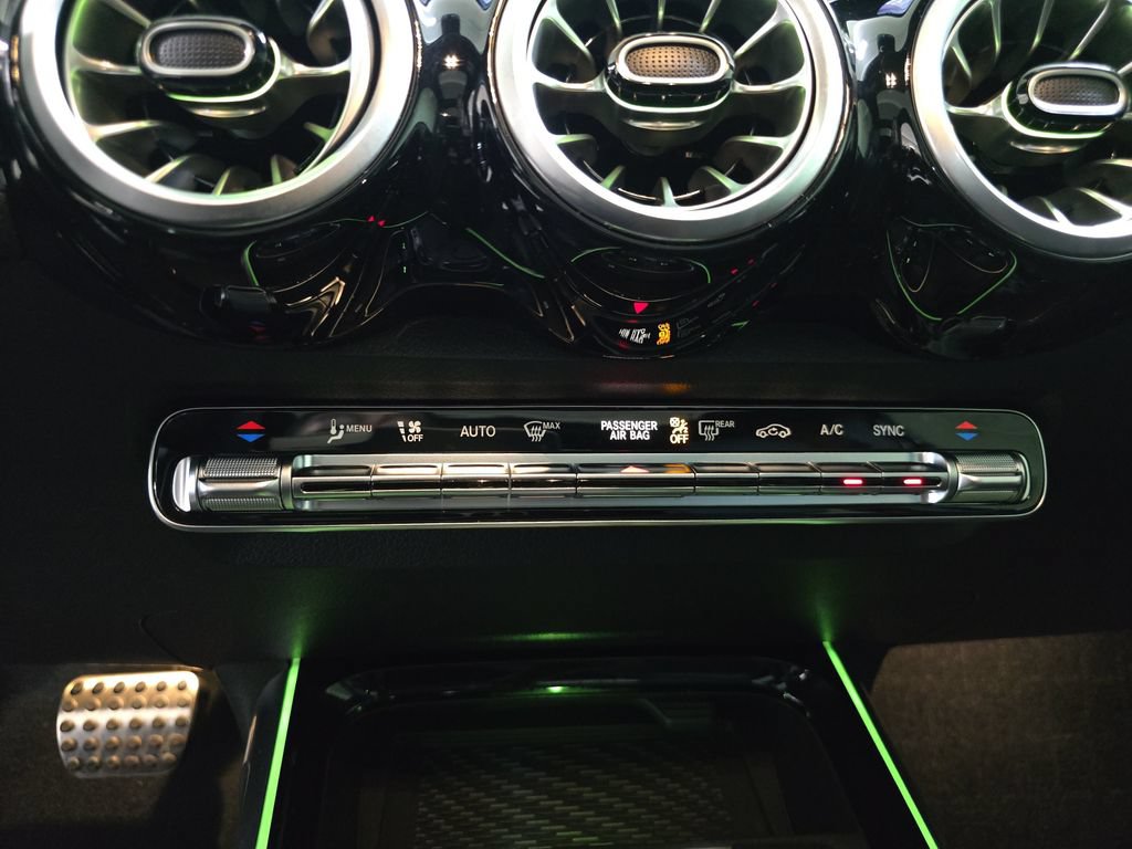 Used 2025 Mercedes-Benz GLB 35 AMG 4MATIC image 25