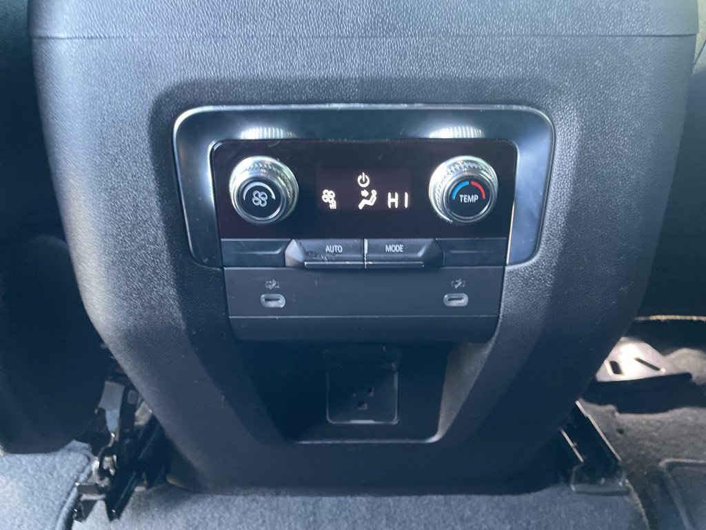 Used 2023 GMC Yukon SLT image 45