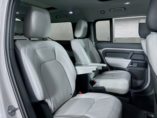 New 2026 Land Rover Defender 130 X-Dynamic SE image 25