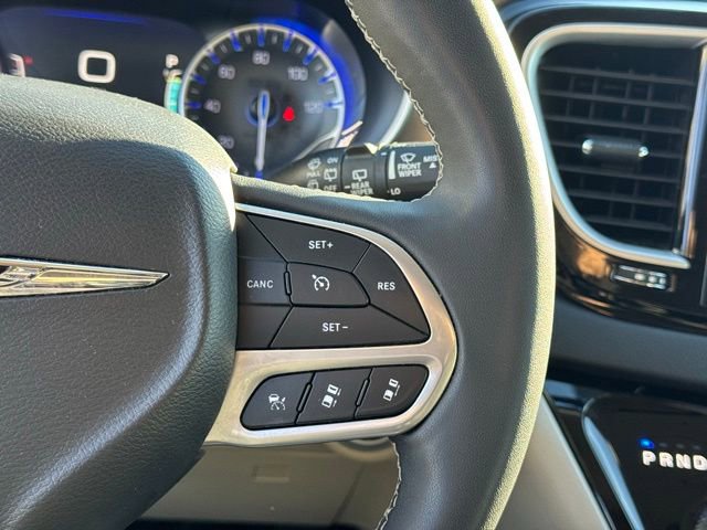 Used 2024 Chrysler Pacifica Touring-L image 24