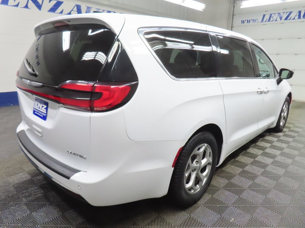 Used 2024 Chrysler Pacifica Limited FWD image 5