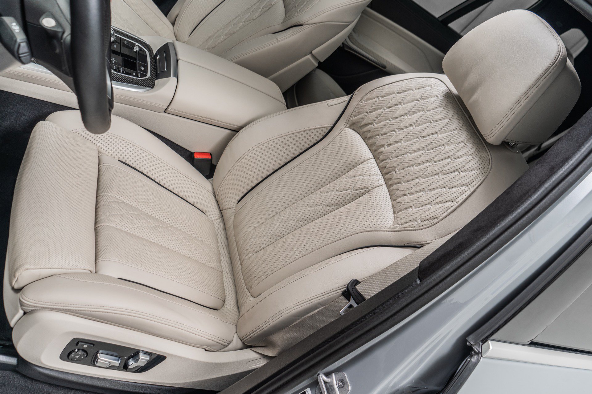 Used 2024 BMW ALPINA XB7 AWD/4WD image 25