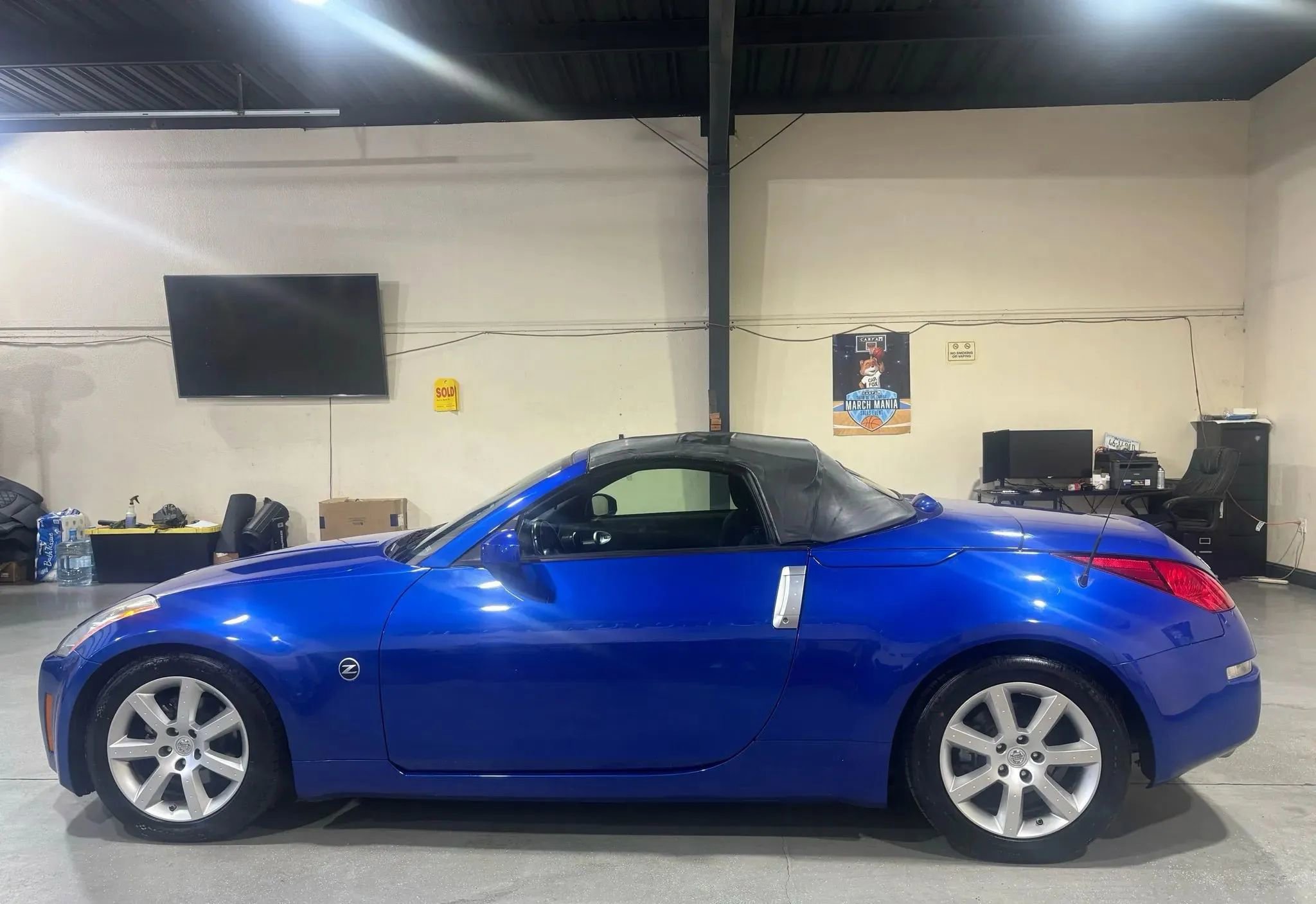 Used 2005 Nissan 350Z Enthusiast w/ (S02) Side Air Bags Pkg image 5