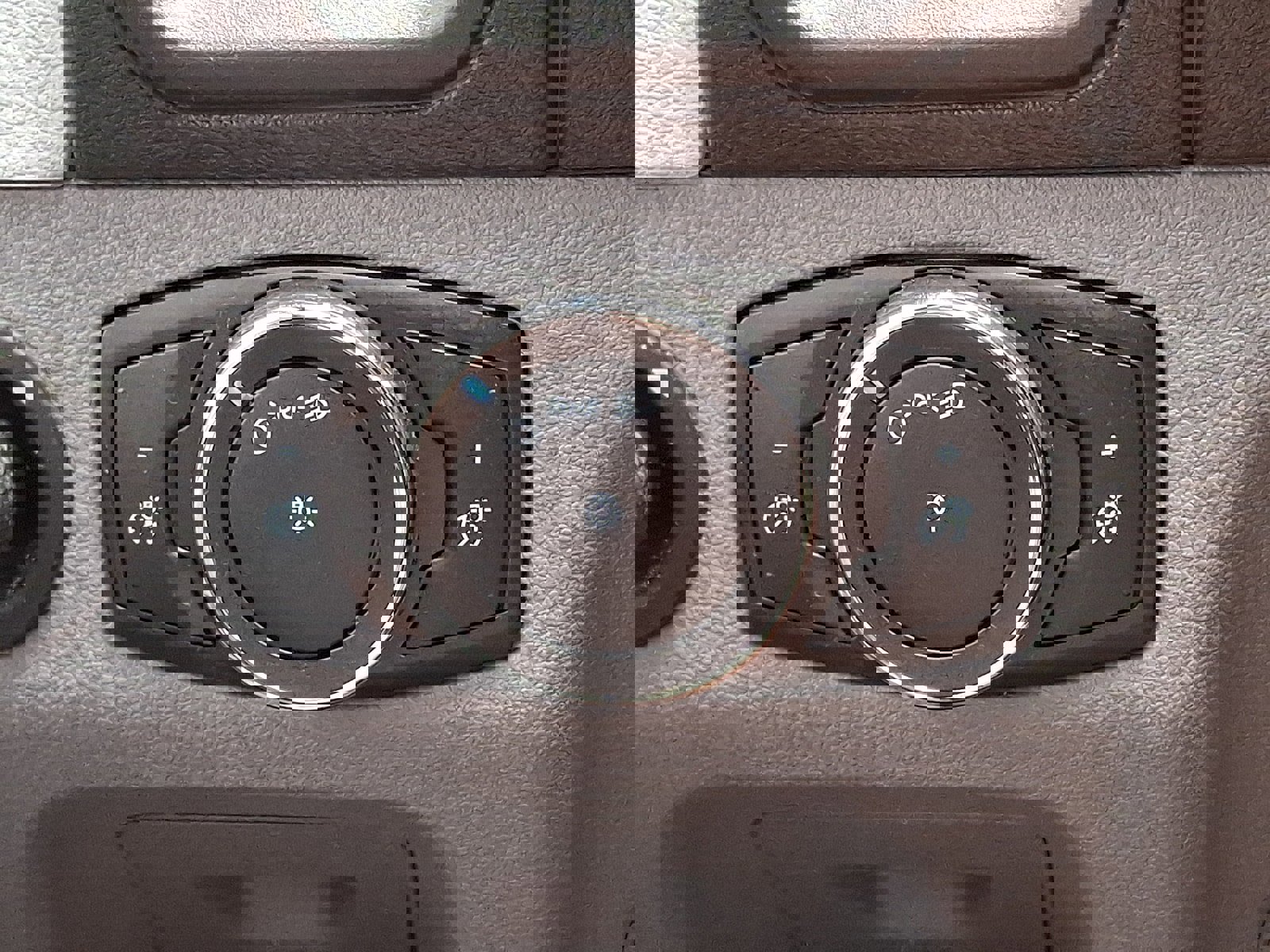 Used 2018 Ford Transit 150 XL RWD image 21