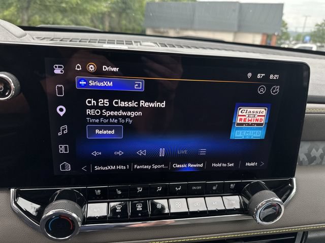 Used 2025 Chevrolet Colorado ZR2 w/ Technology Package AWD/4WD image 18