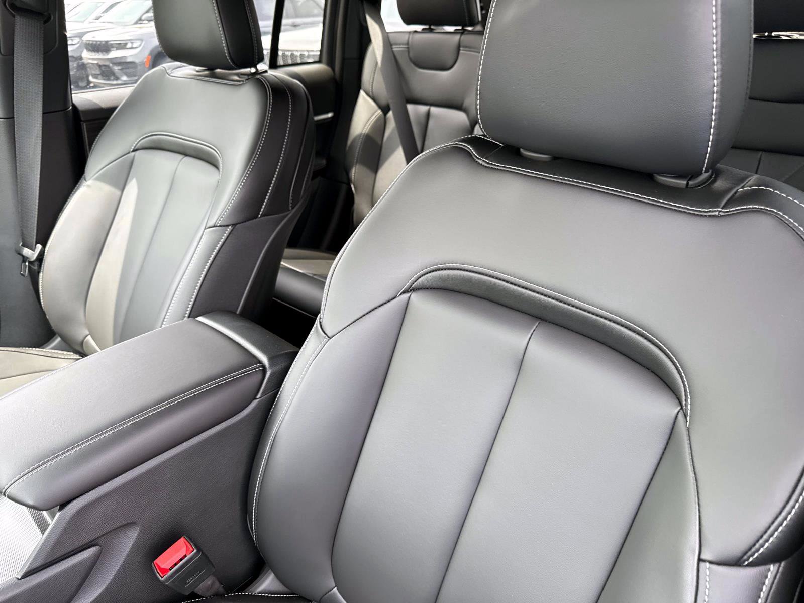 New 2025 Jeep Grand Cherokee Limited image 6