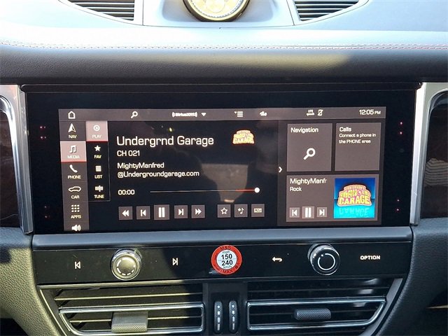 Used 2025 Porsche Macan image 24