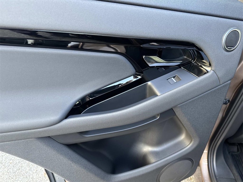 Used 2024 Land Rover Range Rover Evoque S image 12