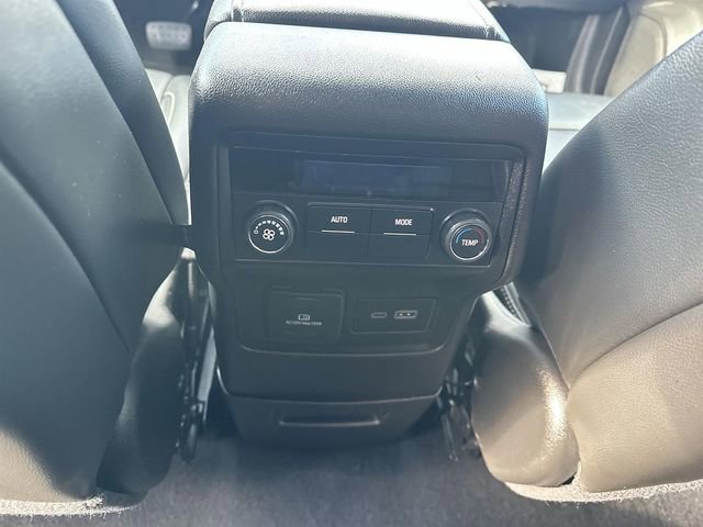 Used 2023 GMC Acadia SLT image 21