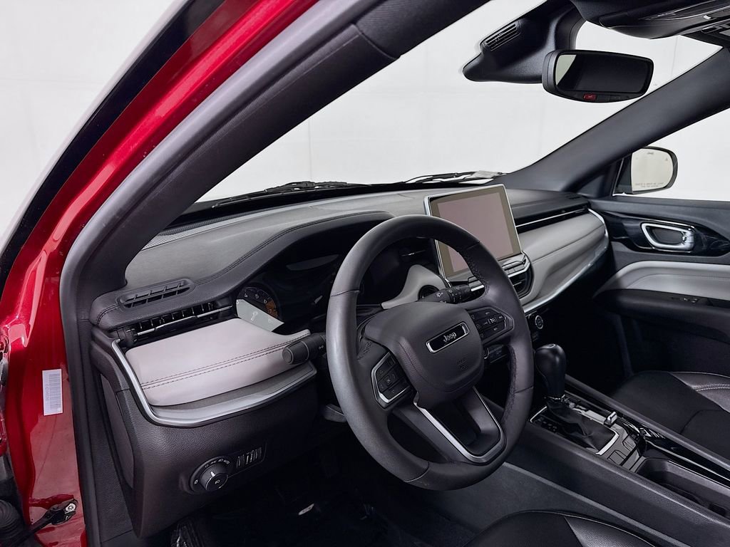 Used 2025 Jeep Compass Limited AWD/4WD image 11