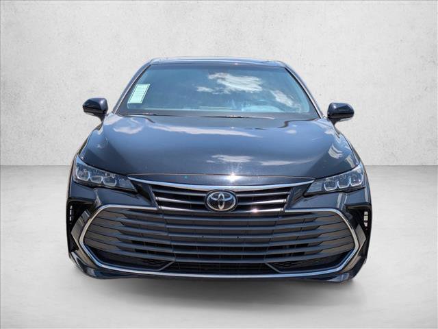 Used 2022 Toyota Avalon XLE w/ Moonroof Package FWD image 2
