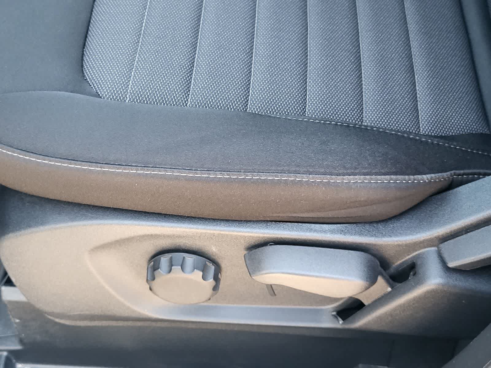 Used 2024 Ford Edge SE w/ Black Appearance Package AWD/4WD image 12