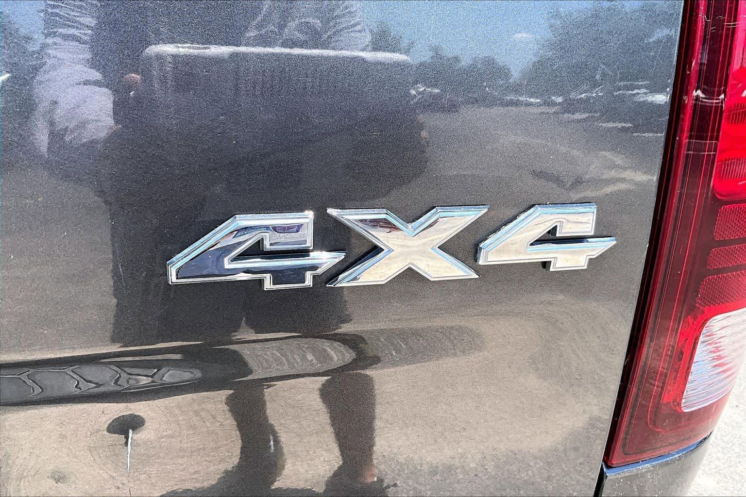 Used 2018 RAM 2500 Laramie w/ Sport Appearance Group AWD/4WD image 10