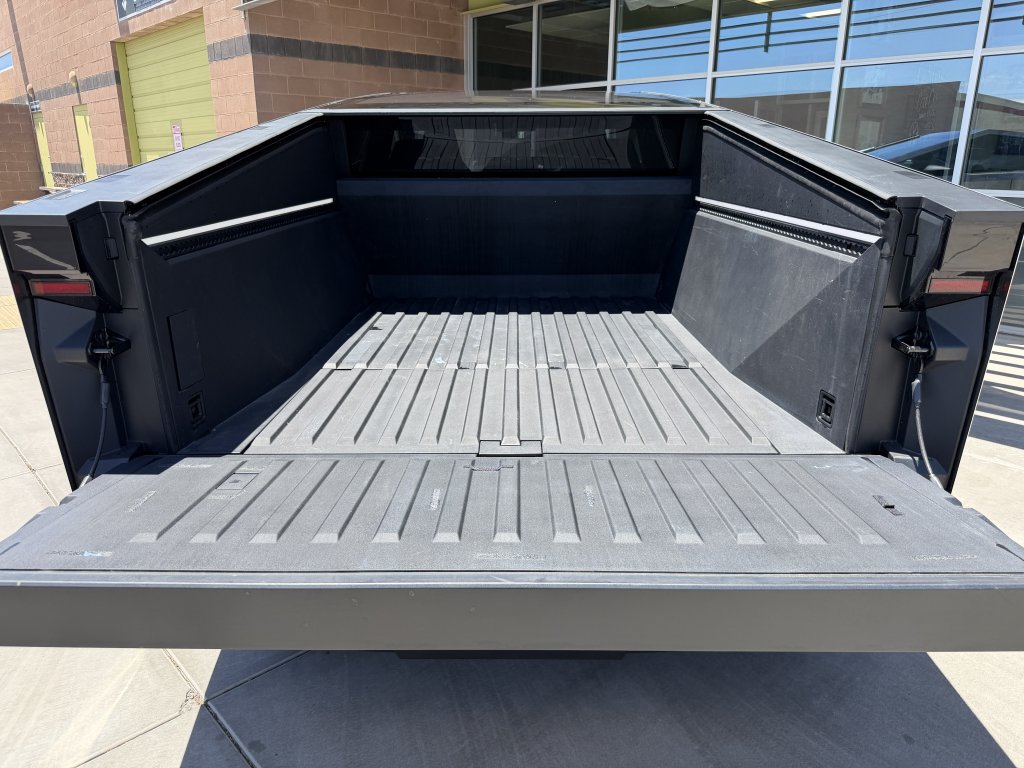 Used 2024 Tesla Cybertruck AWD Crew Cab image 46