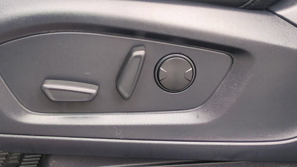 Used 2025 Ford Explorer ST RWD image 16