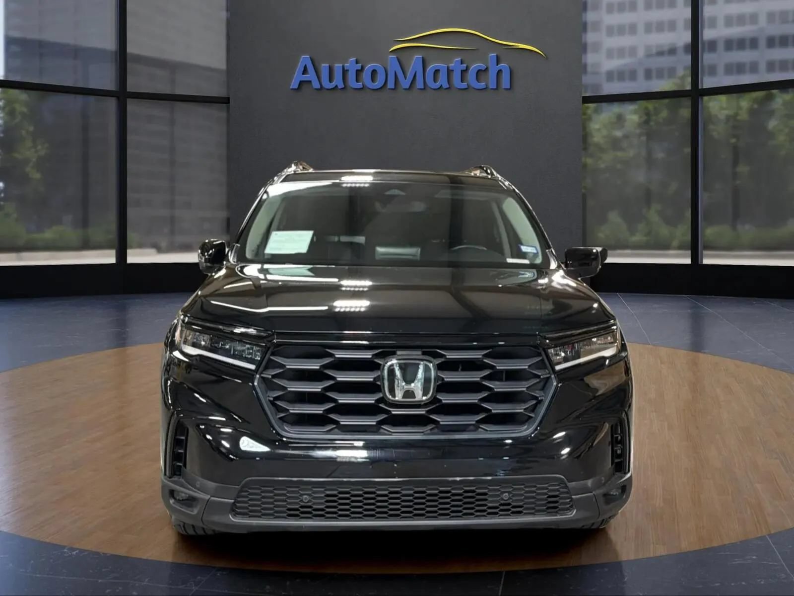 Used 2025 Honda Pilot Touring image 2